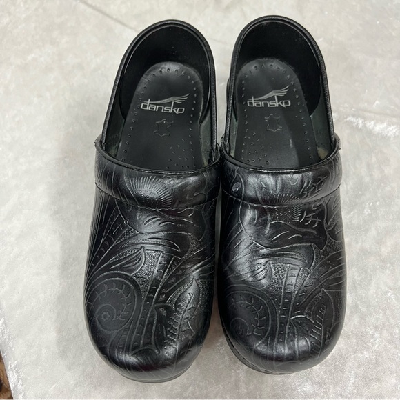 Dansko Tooled Leather Clogs Mules Black Paisley Casual Nurse Work Women's 36 - Picture 3 of 11